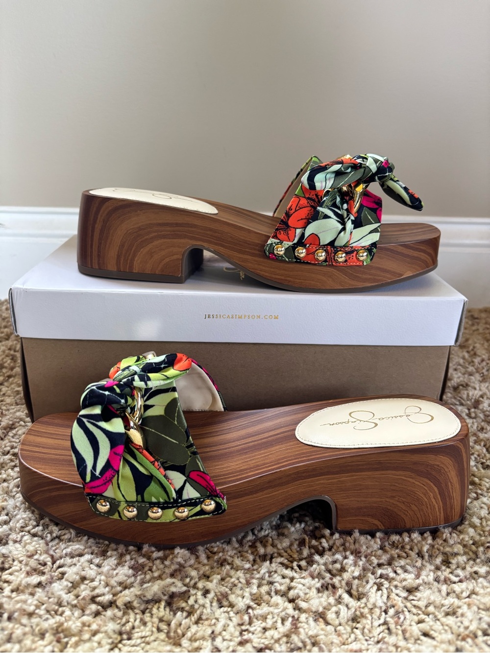 🆕 JESSICA SIMPSON Resima Studded Clogs Size 8.5 Tropical Floral Wood Platform